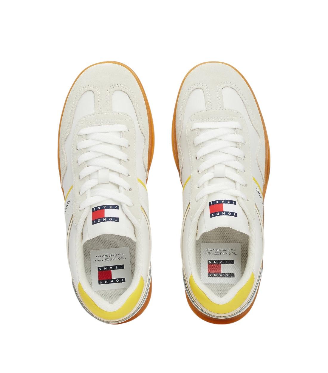 Tommy Hilfiger Geel Suède Court Sneaker Met Gemengde Texturen