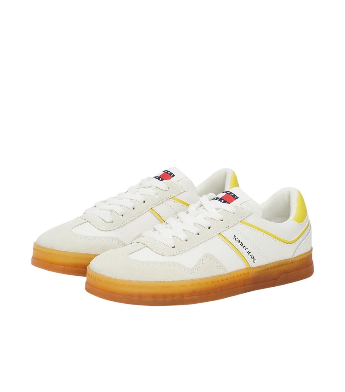 Tommy Hilfiger Geel Suède Court Sneaker Met Gemengde Texturen