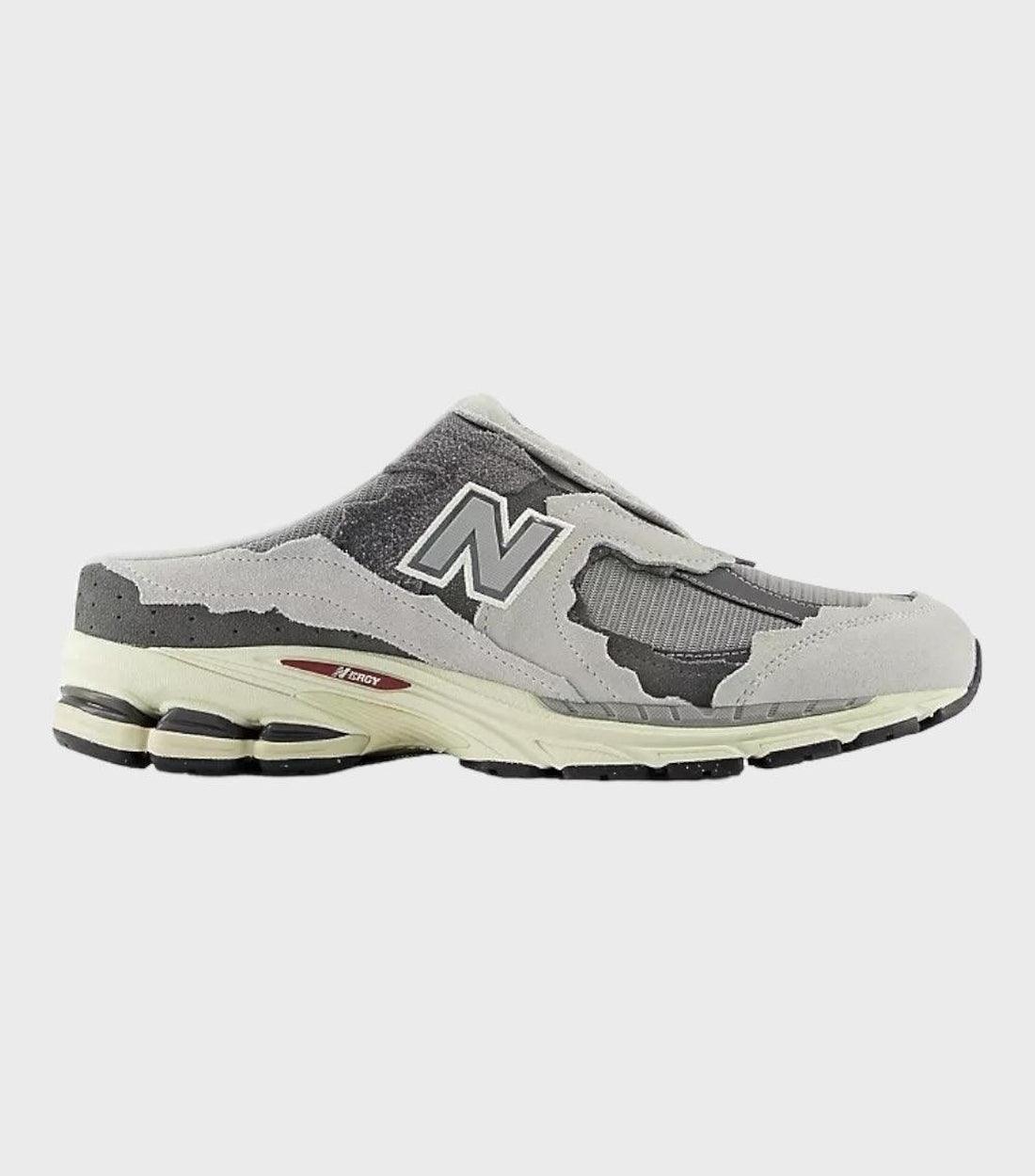 New Balance Slippers 2002R Raincloud Griijs
